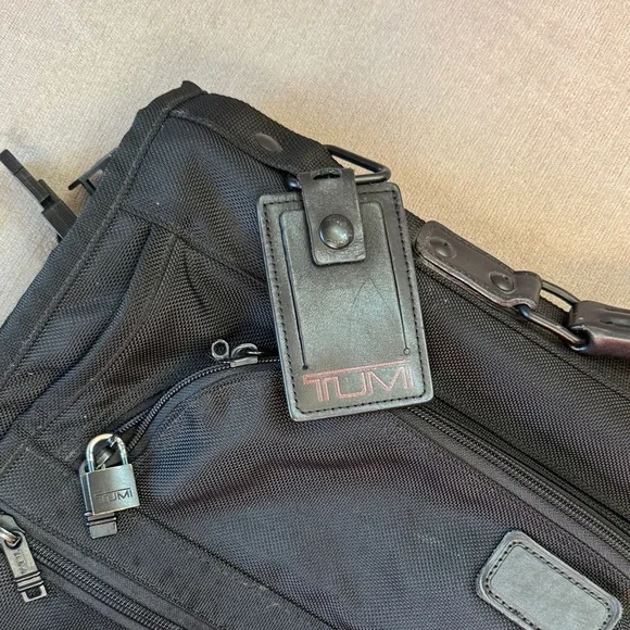 Tumi Black Luggage Travel Bag Durable Nylon - Picture 9 of 14